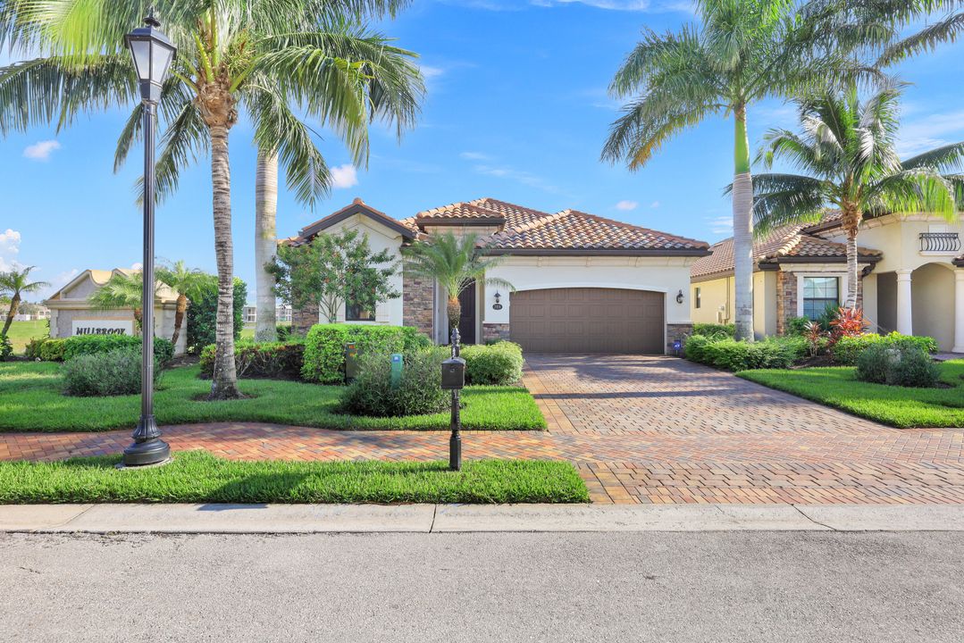 2939 Aviamar Cir, Naples, FL 34114