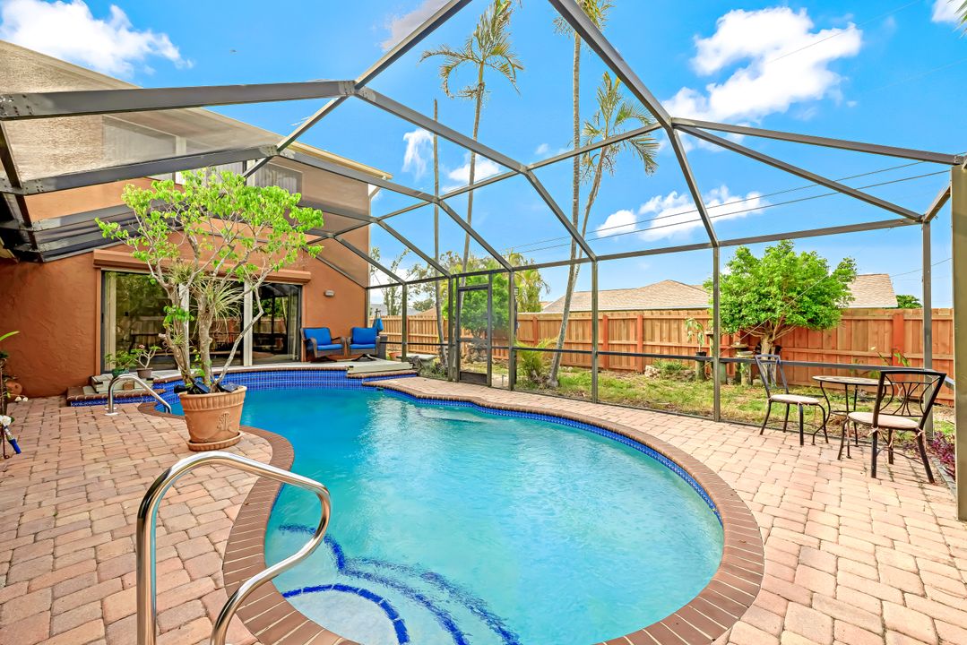 916 SE 30th Ln, Cape Coral, FL 33904