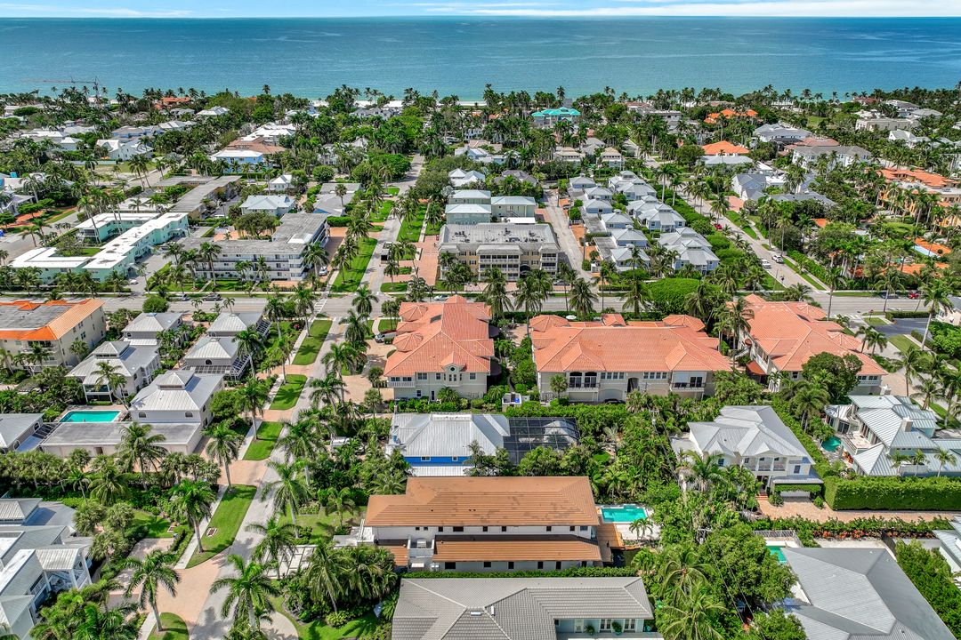 355 7th Ave S, Naples, FL 34102