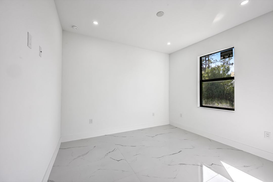 865 Chipley St E, Lehigh Acres, FL 33974