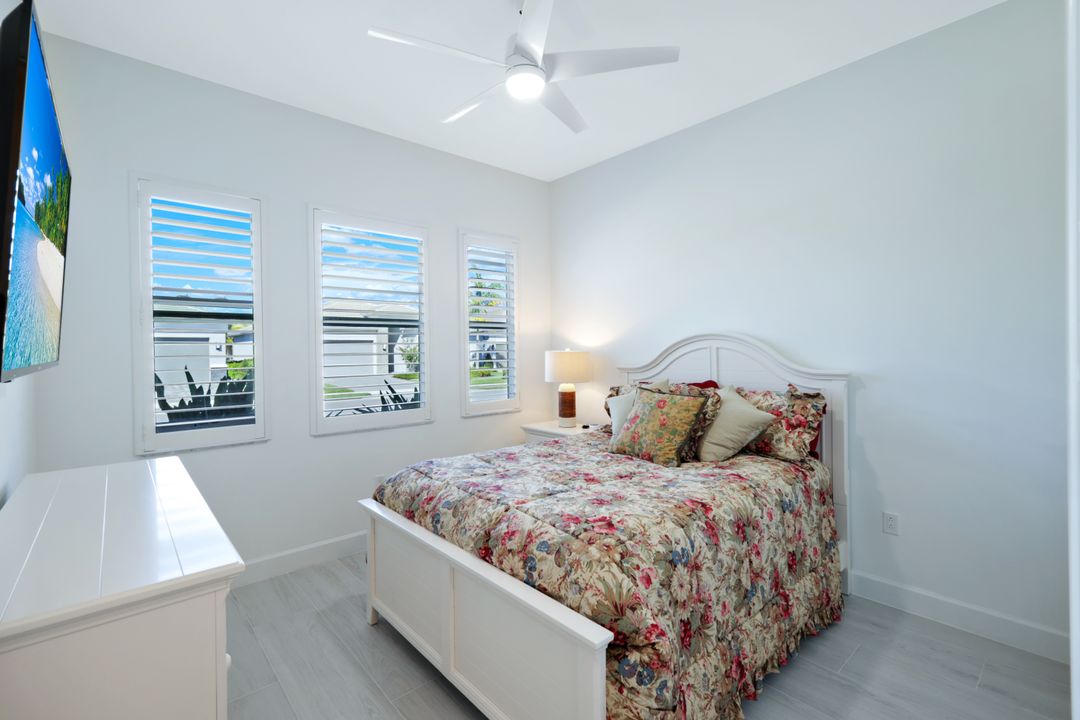 11555 Jacaranda Dr, Naples, FL 34120