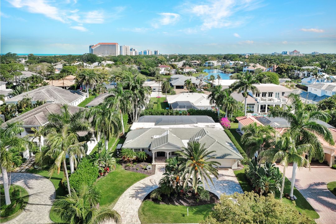 557 Parkwood Ln, Naples, FL 34103