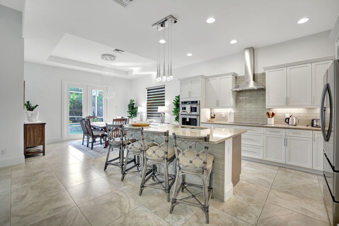 16 Willoughby Dr, Naples, FL 34110