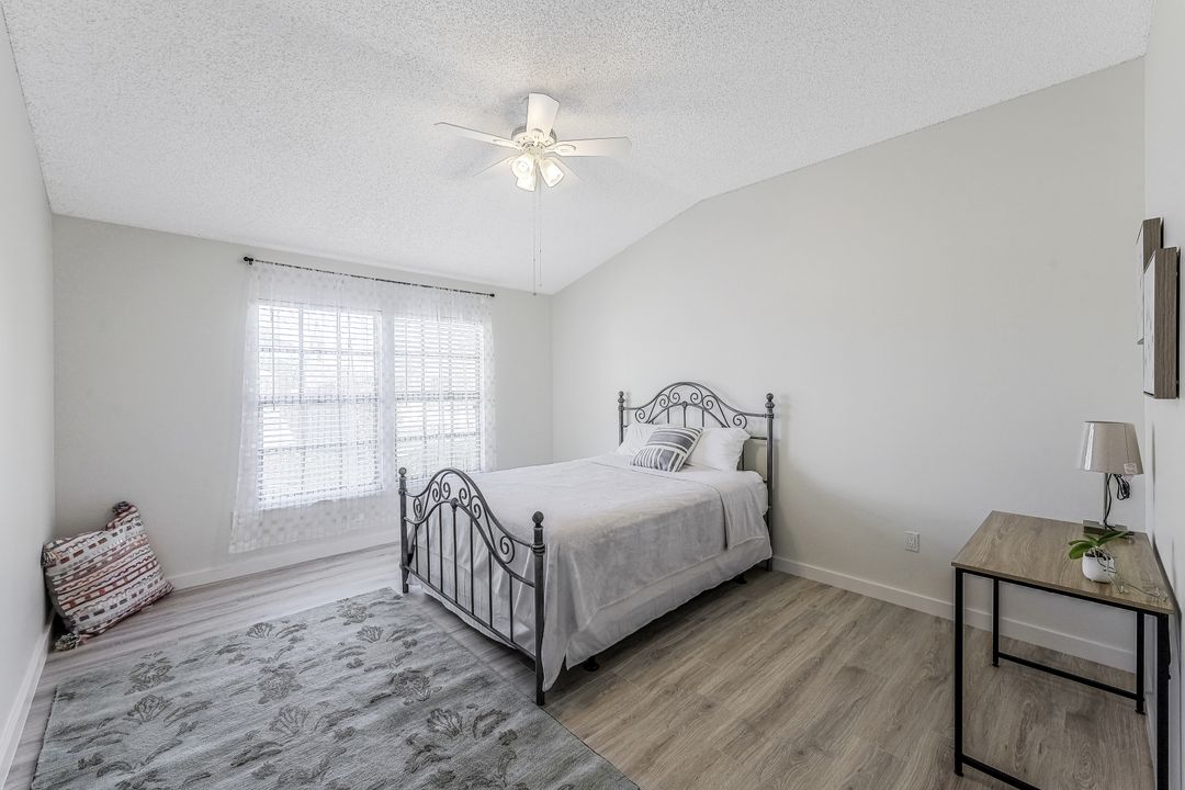 3658 Kent Dr, Naples, FL 34112