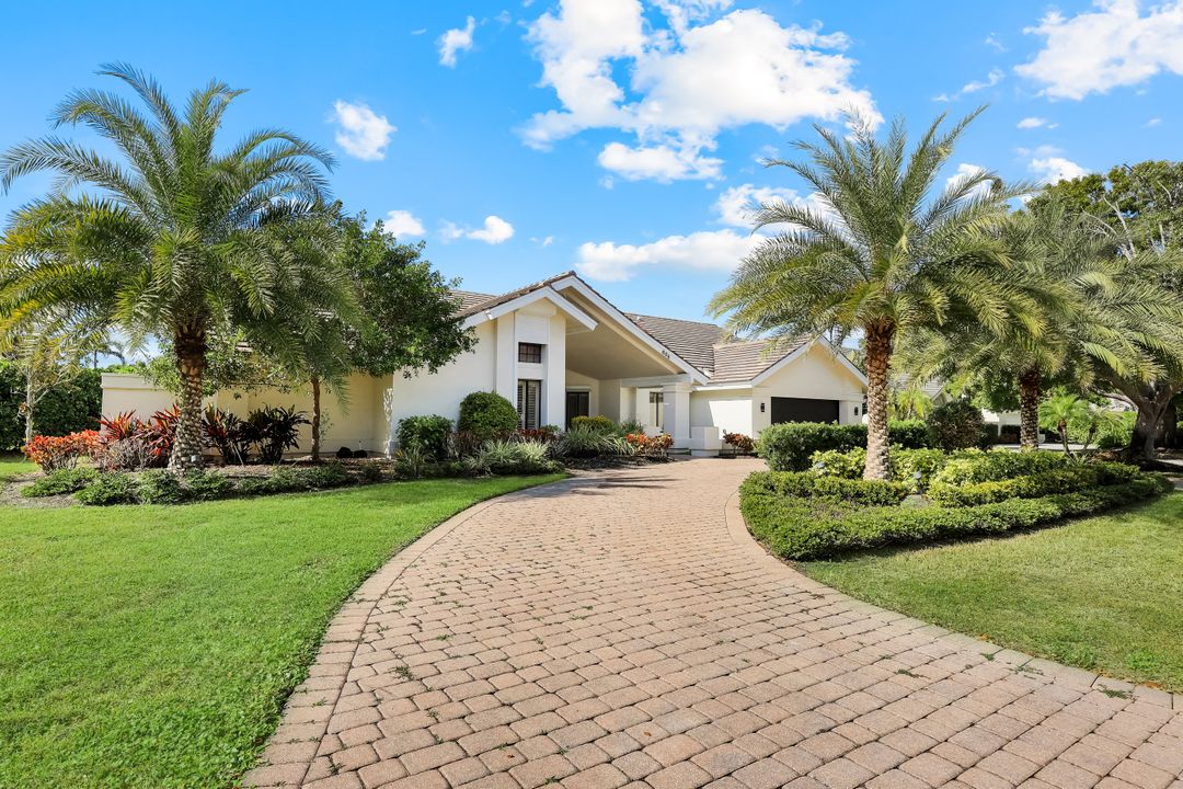 806 Knoll Wood Ct, Naples, FL 34108
