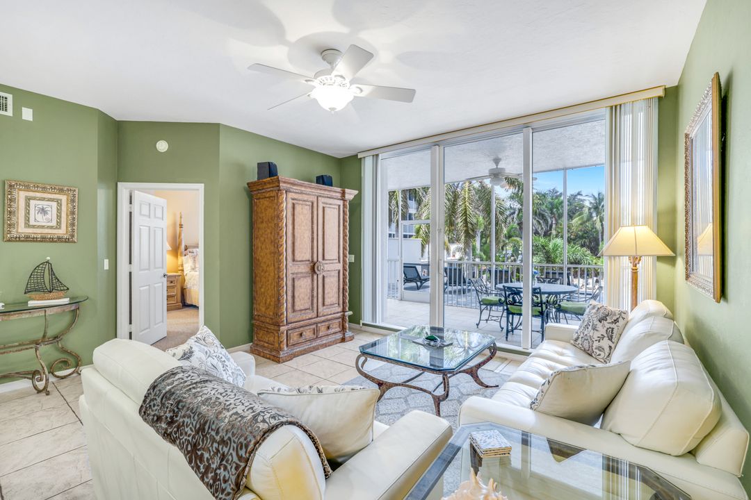 460 Launch Cir #202, Naples, FL 34108