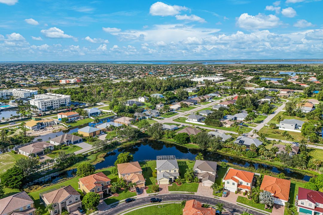 2210 Cape Heather Cir, Cape Coral, FL 33991
