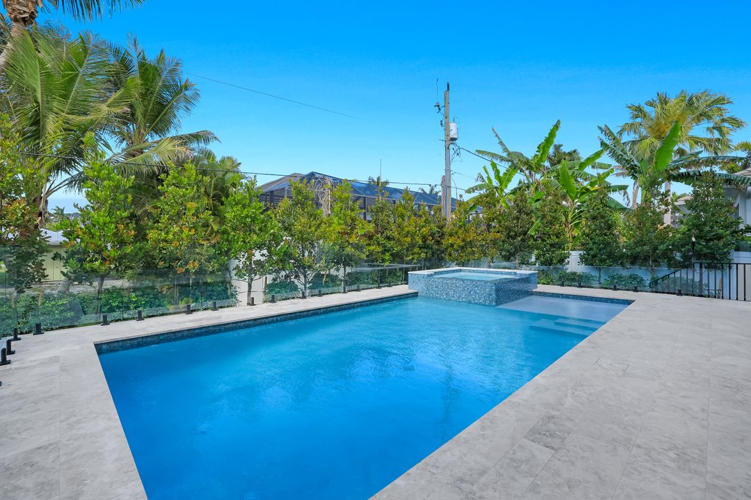 513 92nd Ave N, Naples, FL 34108