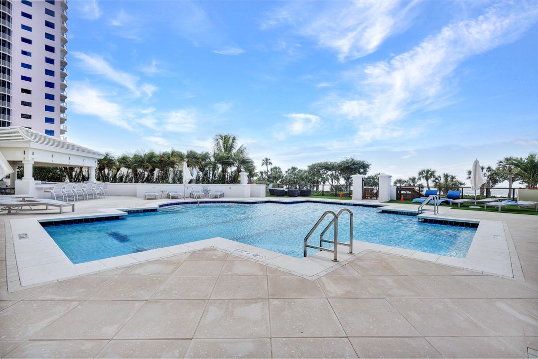 8473 Bay Colony Dr #503, Naples, FL 34108