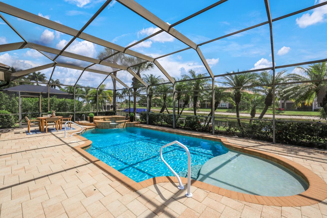 8810 Spinner Cove Ln, Naples, FL 34120