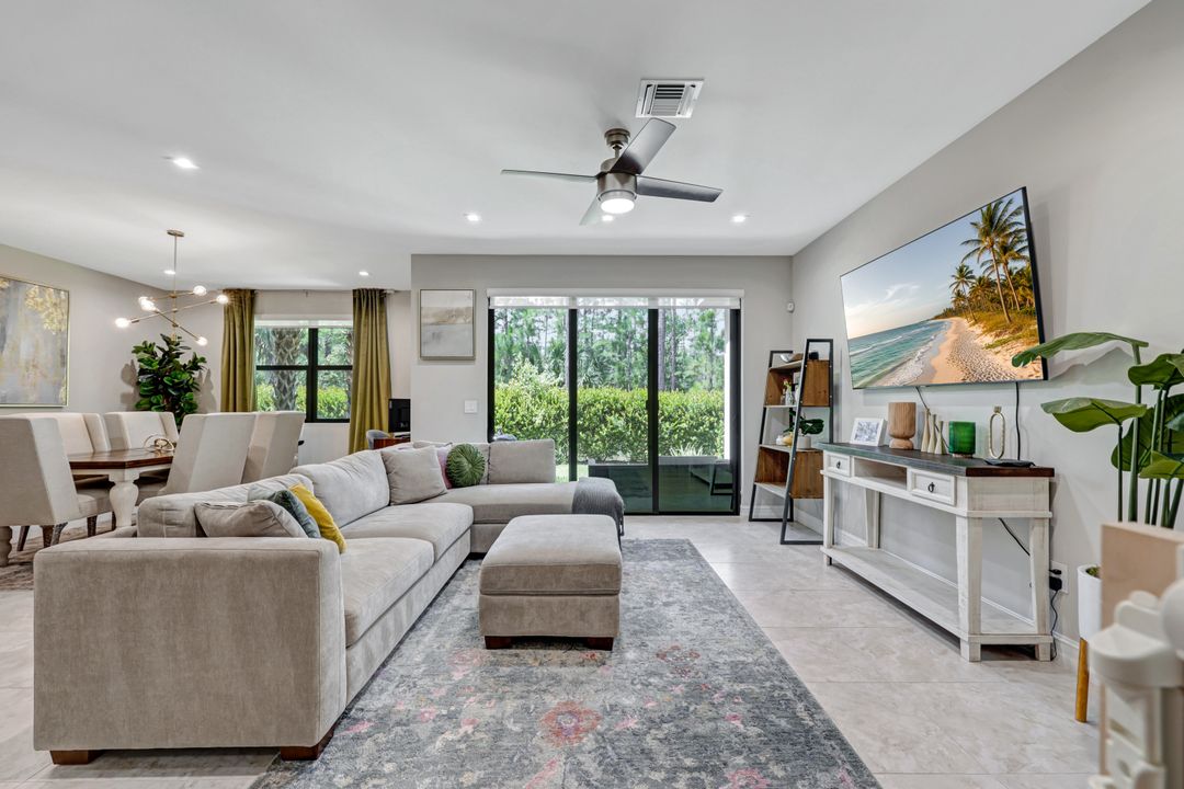 7348 Rockefeller Dr, Naples, FL 34119