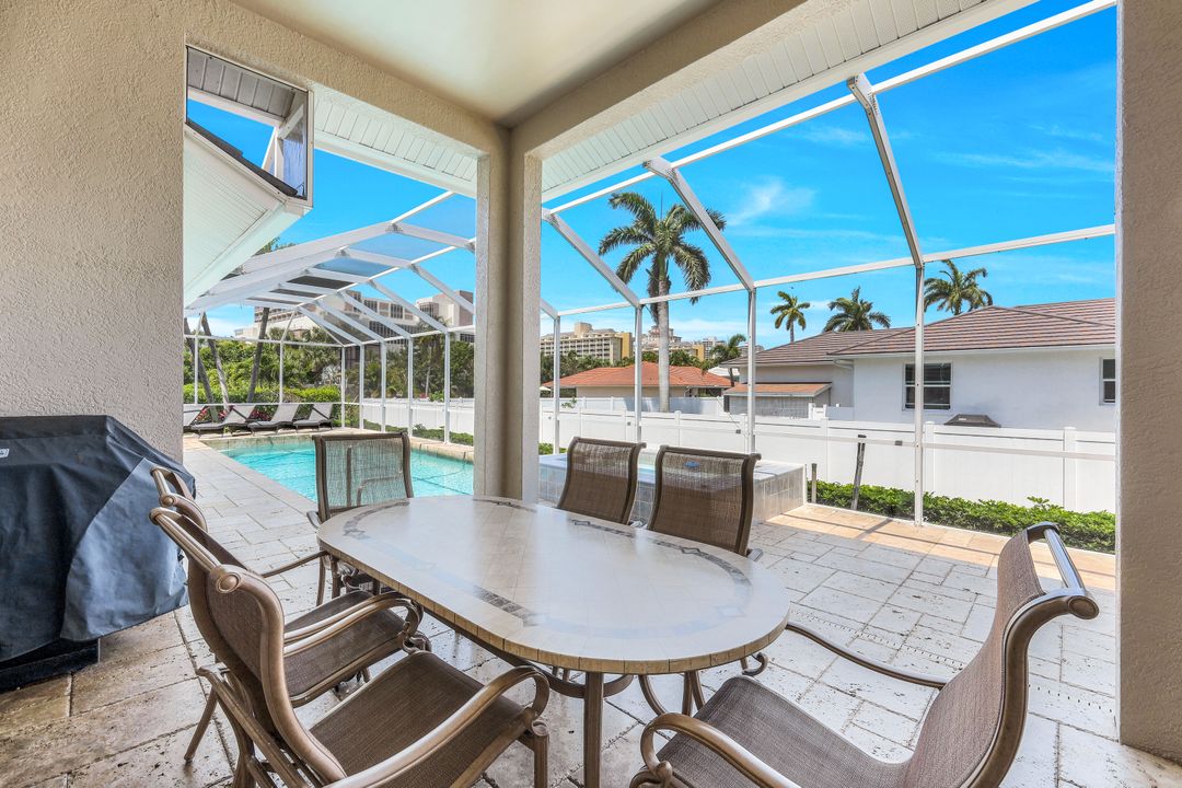 910 Montego Ct, Marco Island, FL 34145