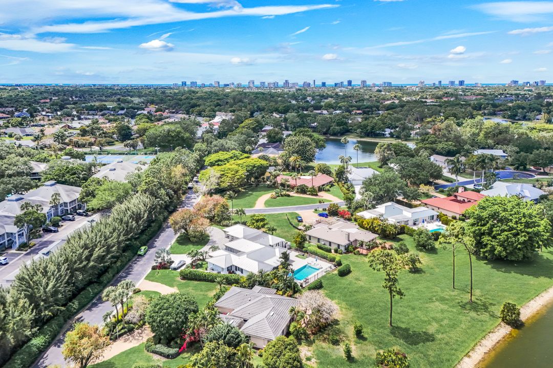 330 Bald Eagle Dr, Naples, FL 34105