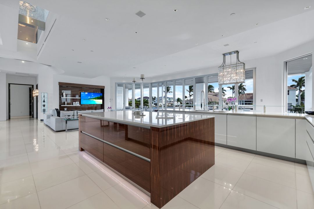 260 Channel Dr, Naples, FL 34108