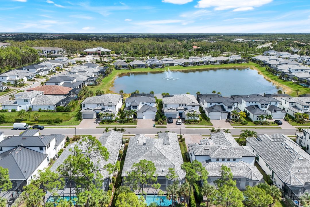 16221 Verilyn Cir, Naples, FL 34110