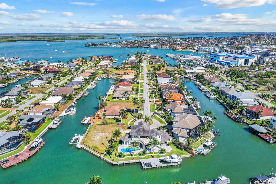 813 Magnolia Ct, Marco Island, FL 34145