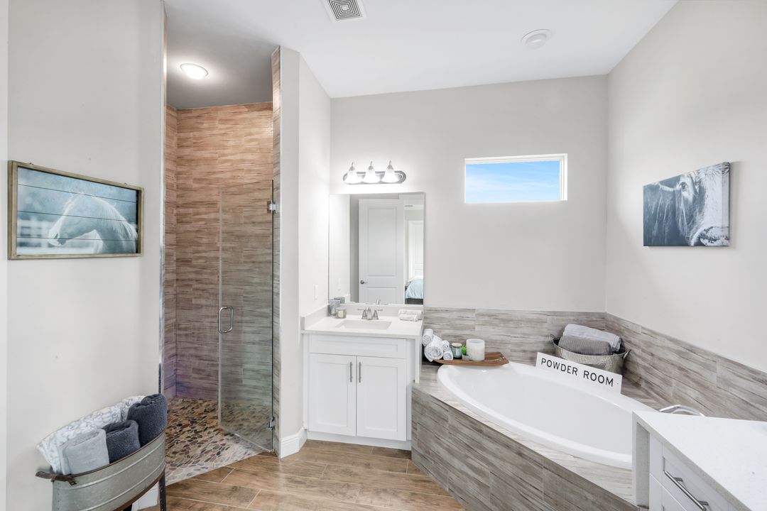 1960 Moulder Dr, Naples, FL 34120