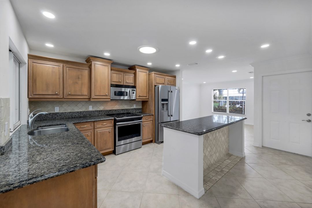 750 Southern Pines Dr, Naples, FL 34103