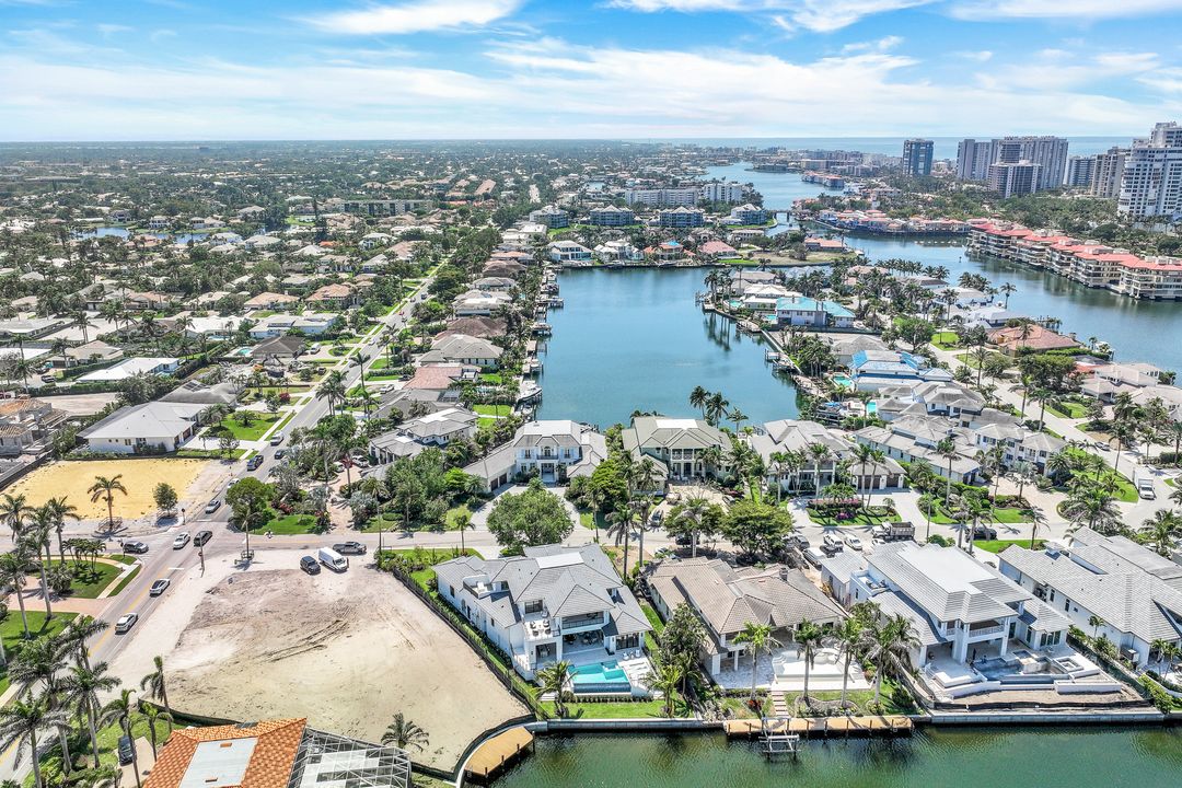 403 Neapolitan Way, Naples, FL 34103