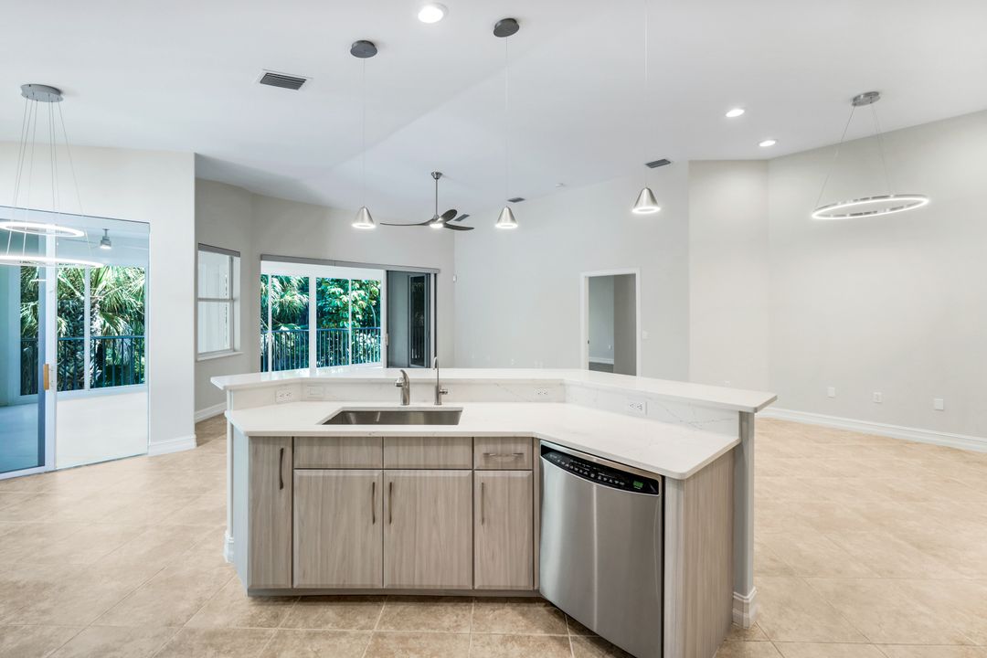 2040 Tarpon Bay Dr N #201, Naples, FL 34119