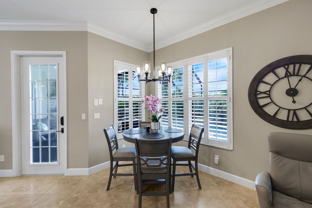 8223 Potomac Ln, Naples, FL 34104
