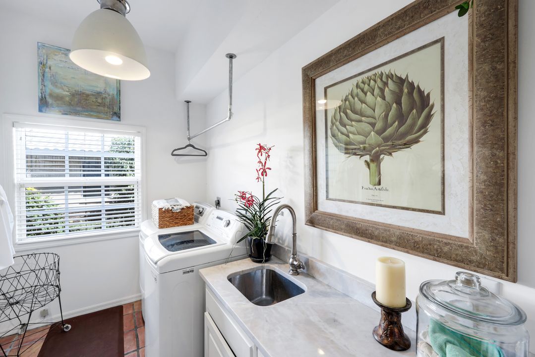 180 Edgemere Way S, Naples, FL 34105