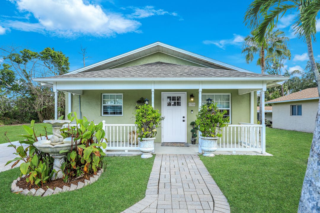 2385 Sunset Ave, Naples, FL 34112
