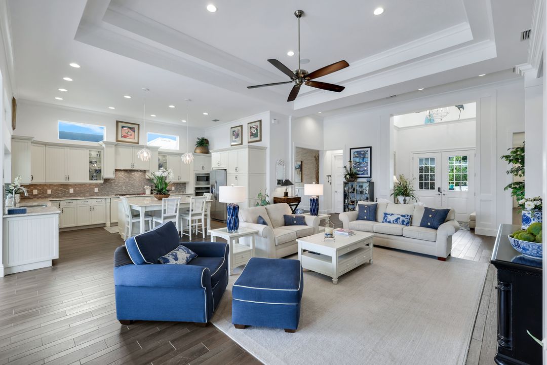 6460 Pembroke Wy, Naples, FL 34113