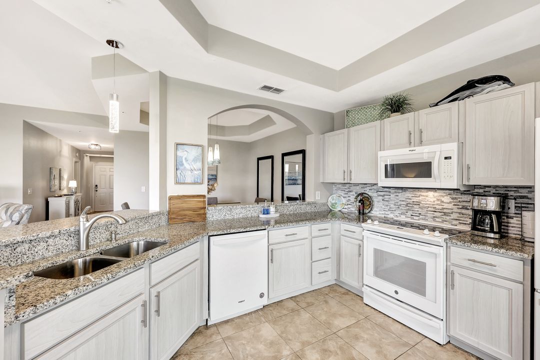 20800 Hammock Greens Ln #305, Estero, FL 33928