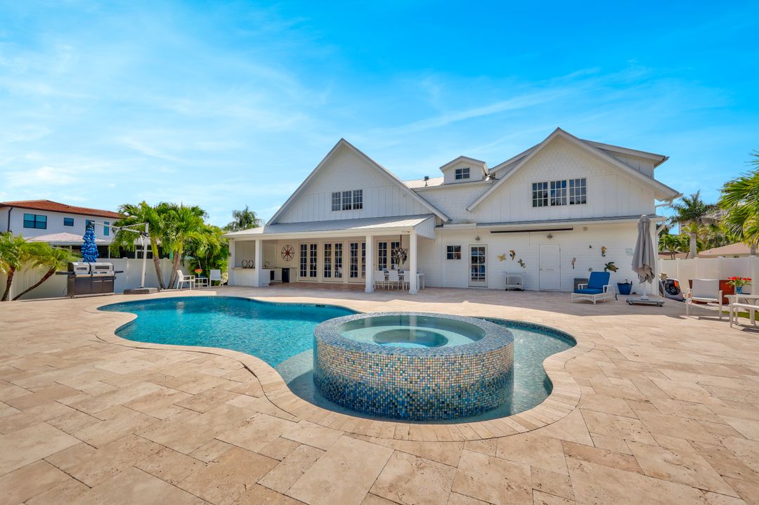 535 93rd Ave N, Naples, FL 34108