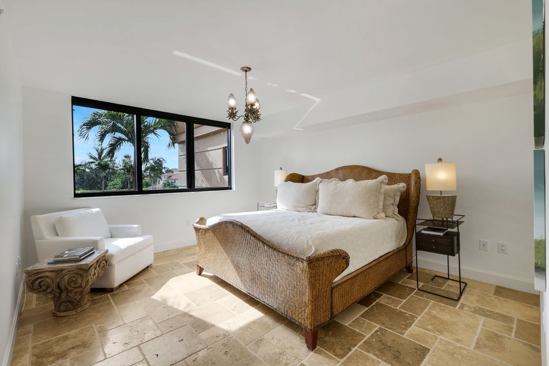6597 Nicholas Blvd #306, Naples, FL 34108