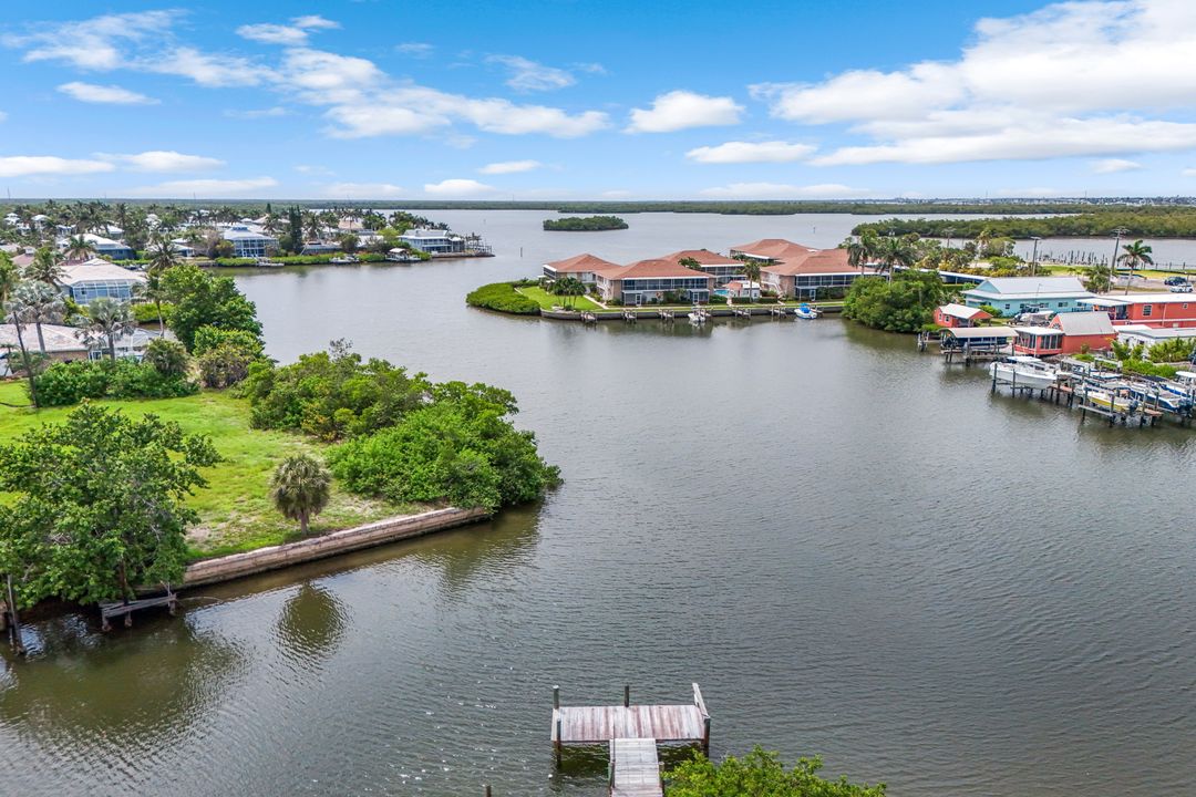 401 Capri Blvd, Naples, FL 34113