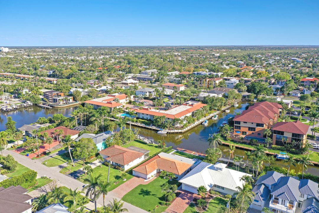 1522 Pelican Ave, Naples, FL 34102