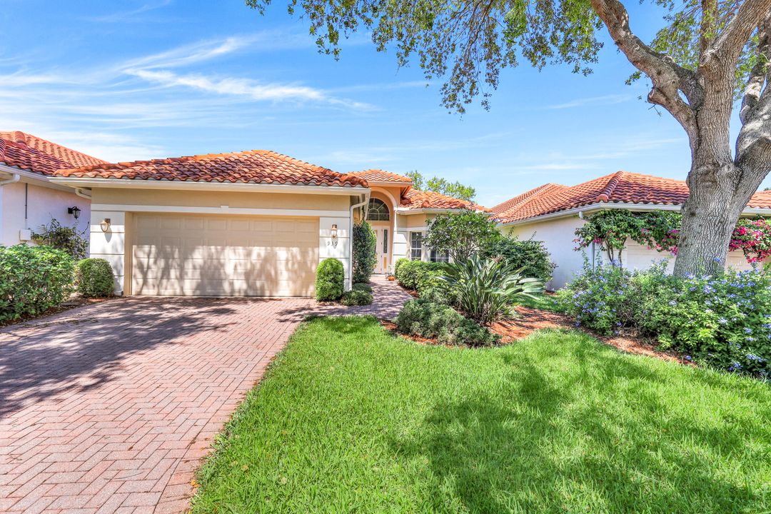 939 Fountain Run, Naples, FL 34119