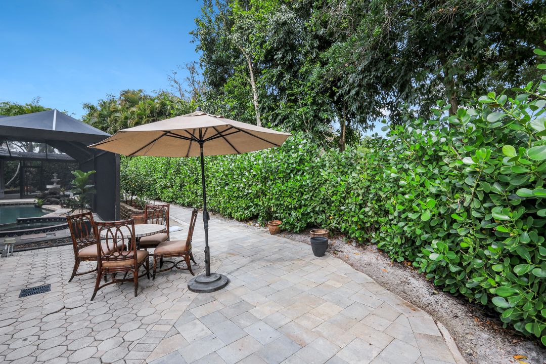 730 Bay Tree Ct, Naples, FL 34108