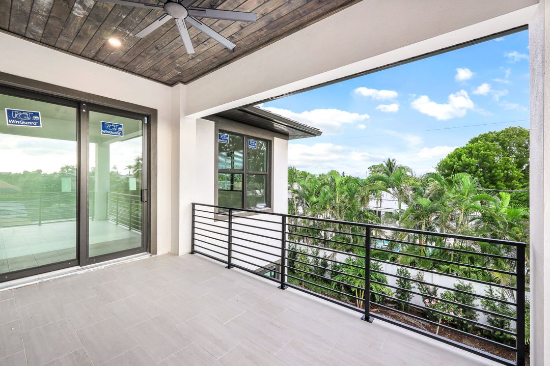 524 103rd Ave N, Naples, FL 34108