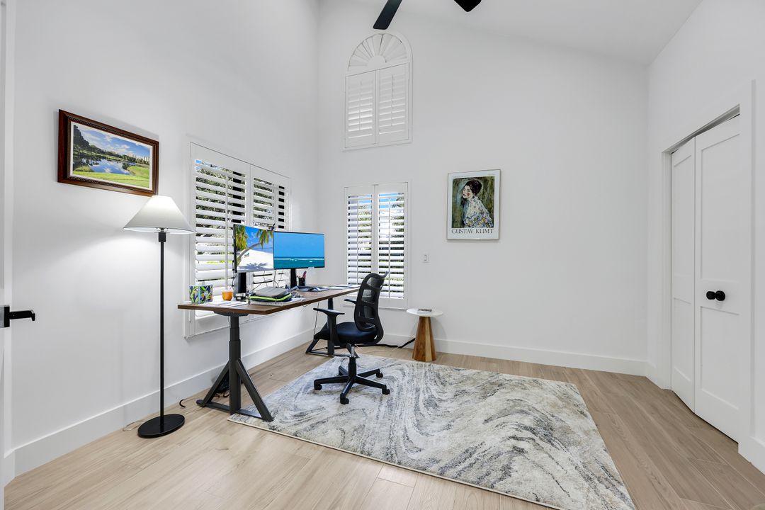 806 Knoll Wood Ct, Naples, FL 34108