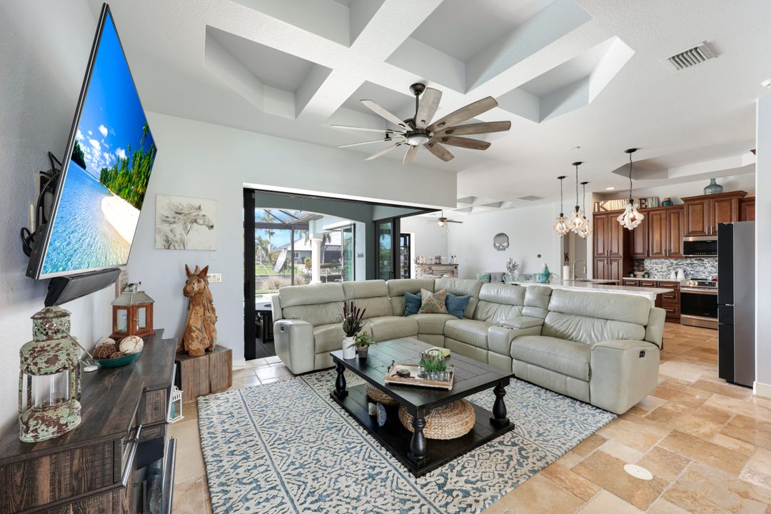 208 SW 15th St, Cape Coral, FL 33991