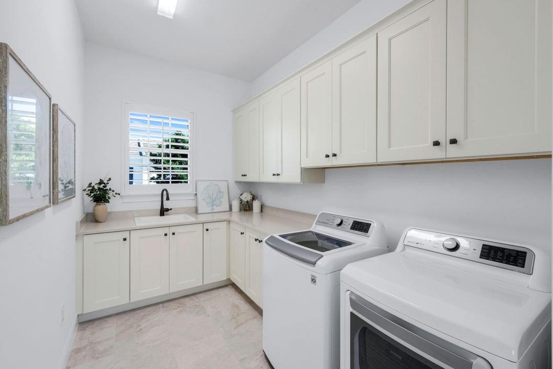 3233 Tavolara Ln, Naples, FL 34114