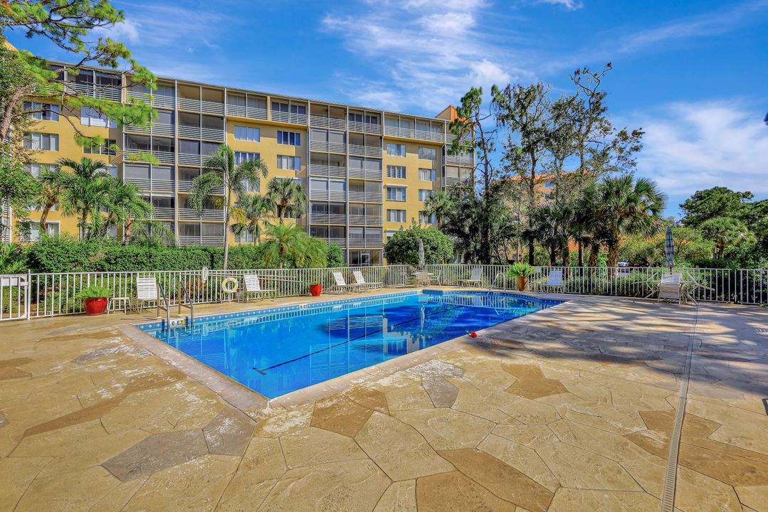 15191 Cedarwood Ln #102, Naples, FL 34110