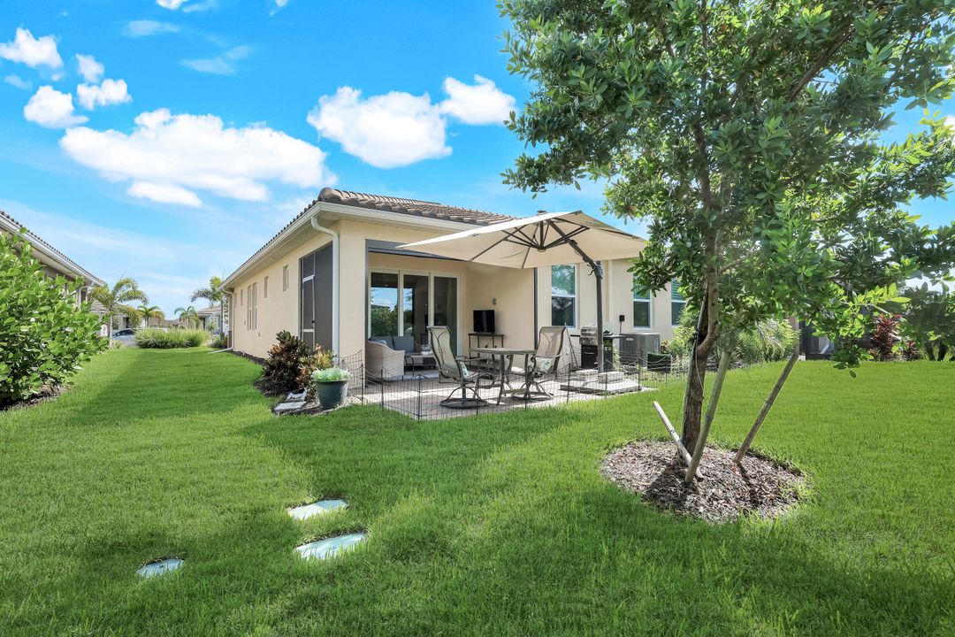 10341 Bonavie Cv Dr, Fort Myers, FL 31570