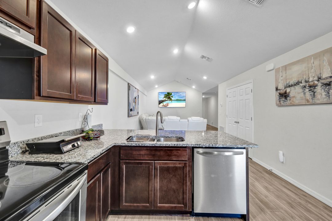 3821 SW 8th Ct, Cape Coral, FL 33914