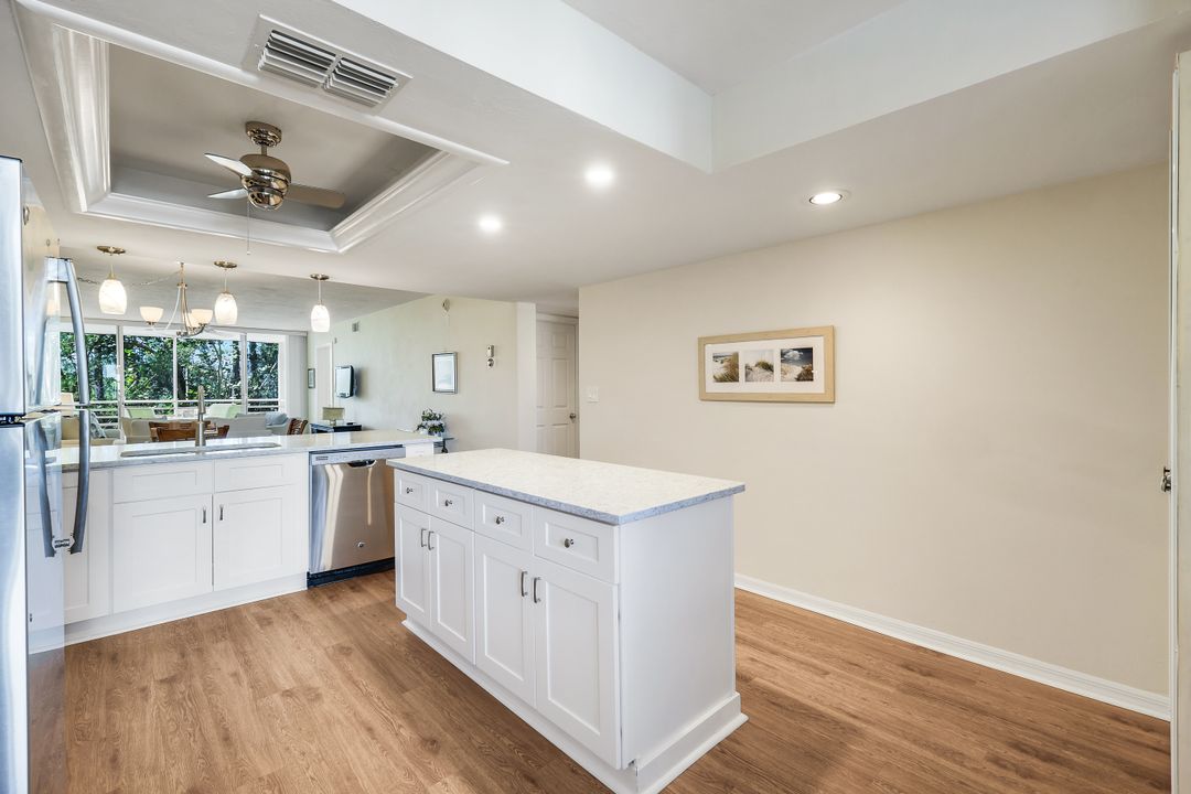 270 Naples Cove Dr #3205, Naples, FL 34110