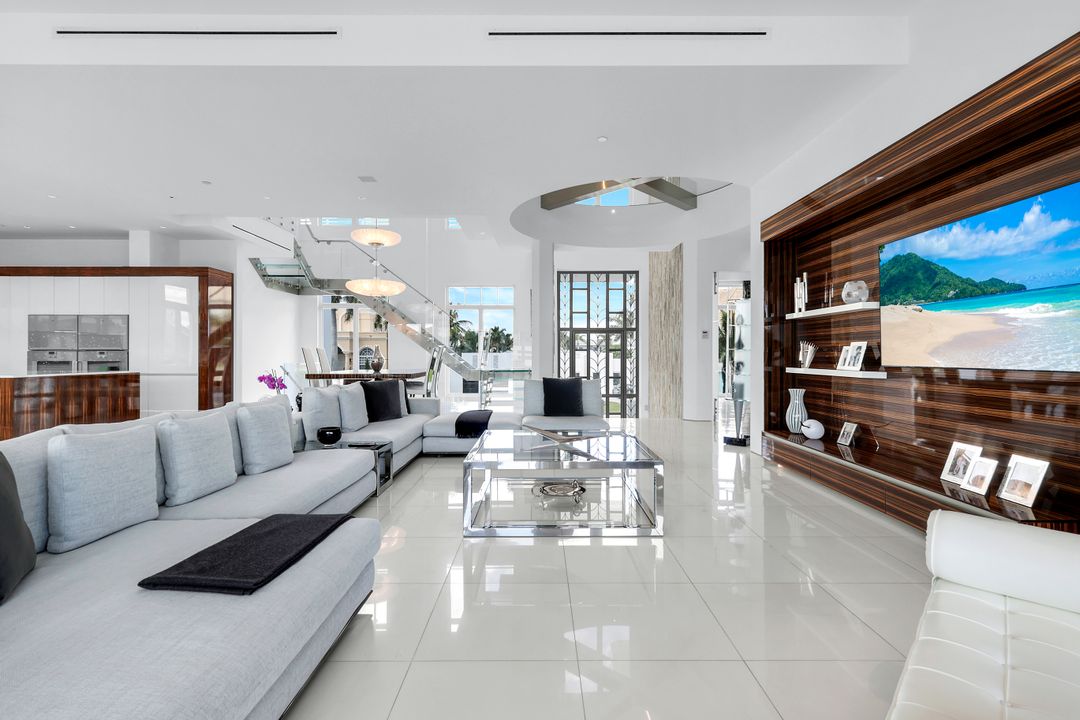 260 Channel Dr, Naples, FL 34108