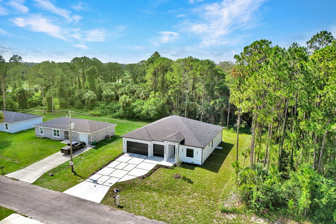 8027 Royal Cir, LaBelle, FL 33935