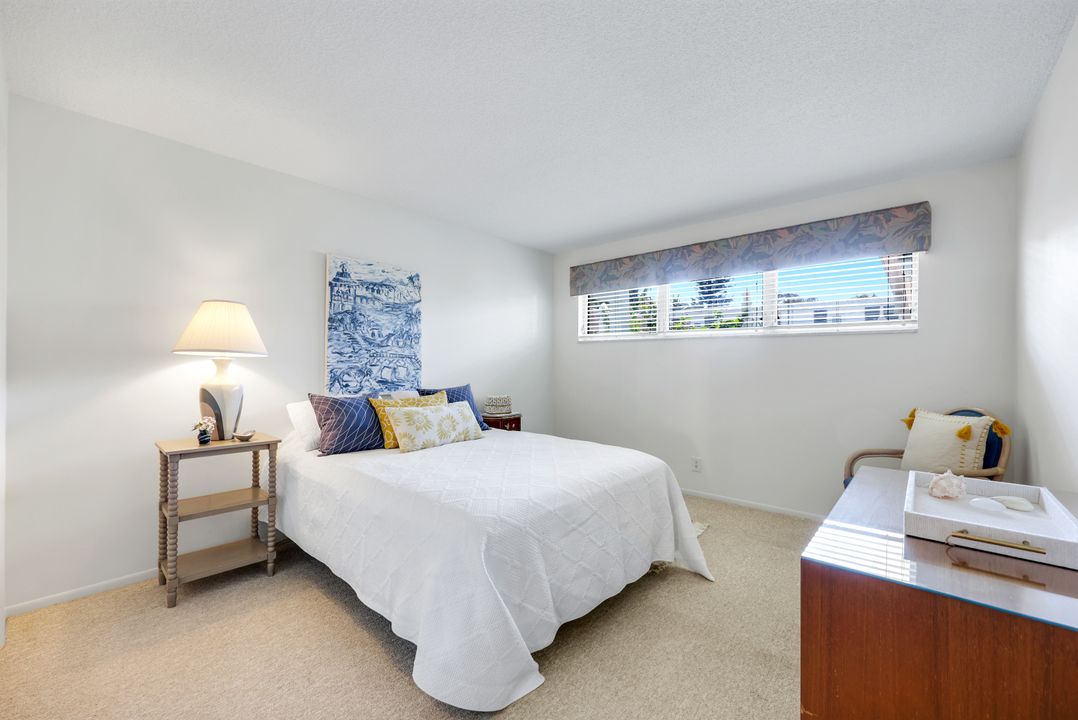 280 2nd Ave S #103, Naples, FL 34102