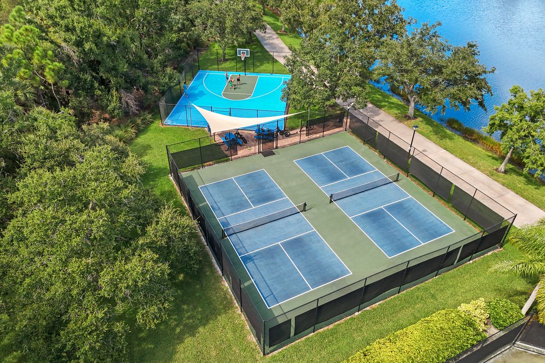 5848 Ferrara Dr, Sarasota, FL 34238