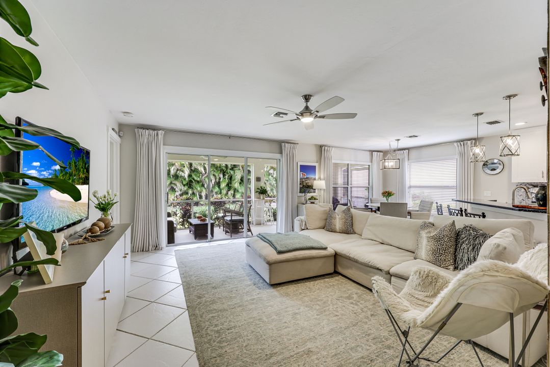 156 Stanhope Cir, Naples, FL 34104