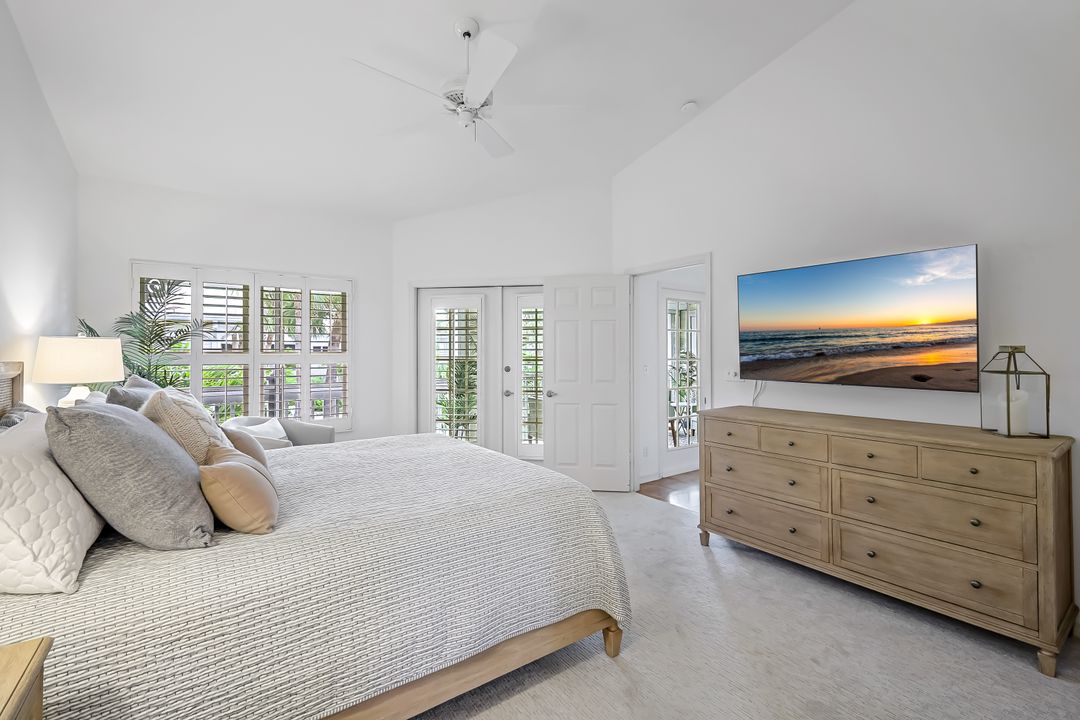 433 2nd St S, Naples, FL 34102