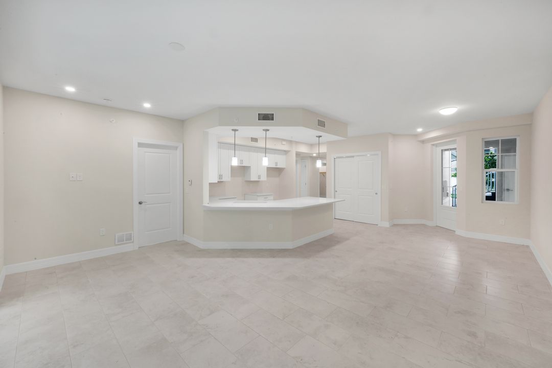 280 Antilles Wy E #101, Naples, FL 34112